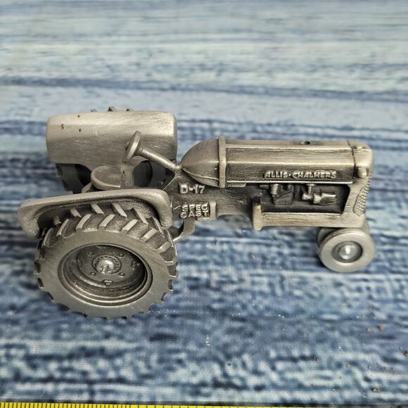 Vintage Speccast 1/64 scale Allis-Chalmers D-17 pewter display tractor - Picture 2 of 8